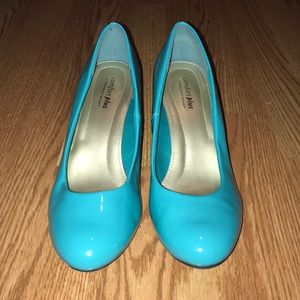 Turquoise 3 inch vintage toe heels